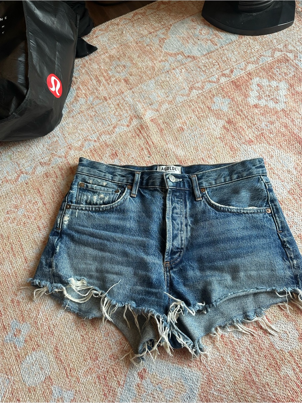 AGOLDE Parker vintage cut off short A026E-811 rocksteady wash Aritzia size 26 - Picture 6 of 10